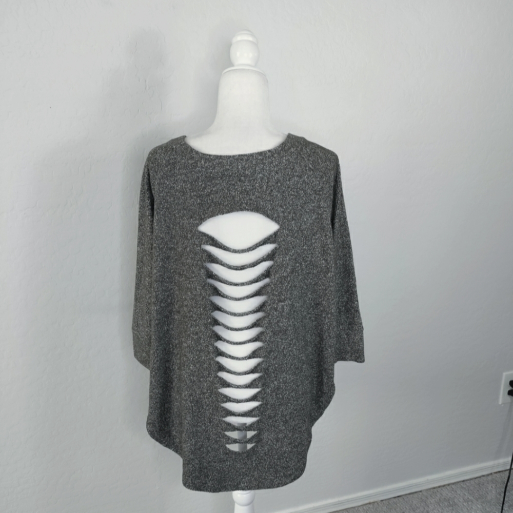 2/$15 Cherish Green Cutout Tunic Top Large